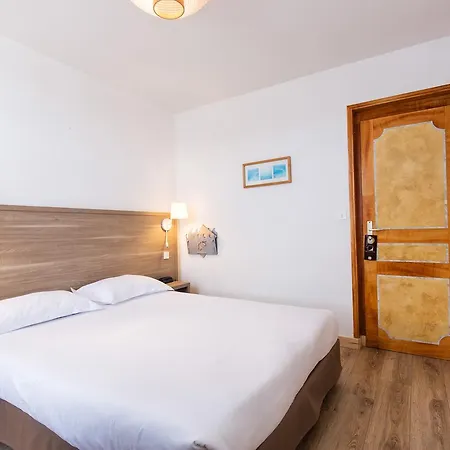 Отель Logis Le Relais Marine 2*