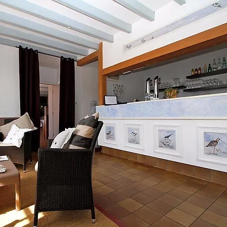 Отель Logis Le Relais Marine Mesquer